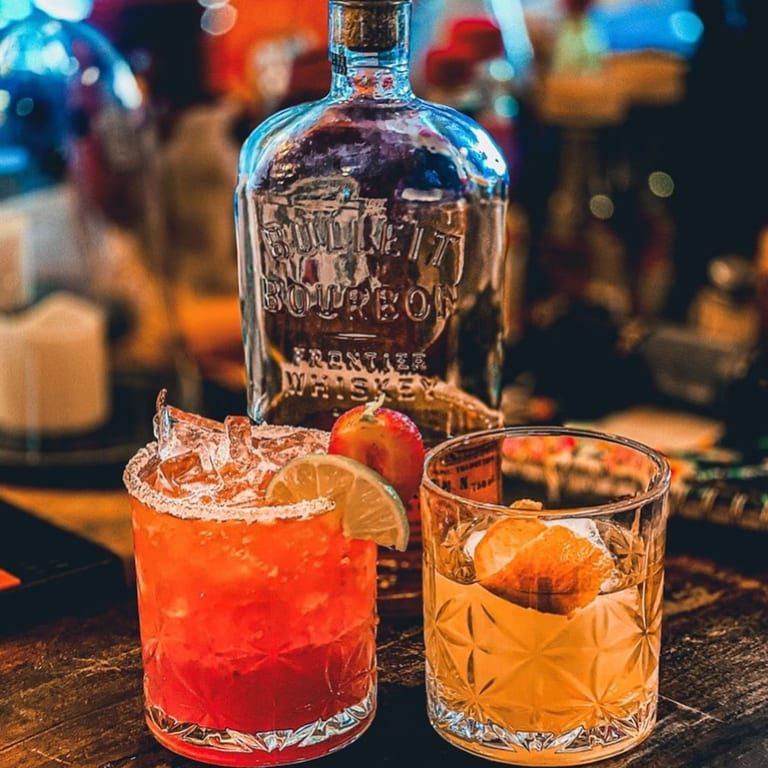 📍 Your Spot for Great Food & Drinks